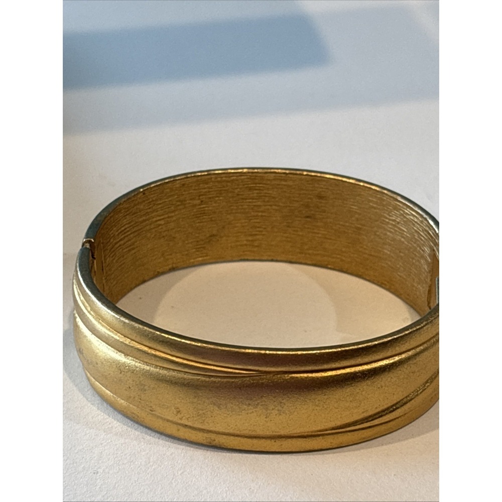 Vintage Monet‎ Wide Bangle Bracelet Gold Tone Ribbed Wave Motif Hinged Clasp